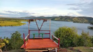 Angelin Gloria Kopeuw Melukis Keindahan Alam “Bukit Wisata Yotoro” Melalui Skripsi