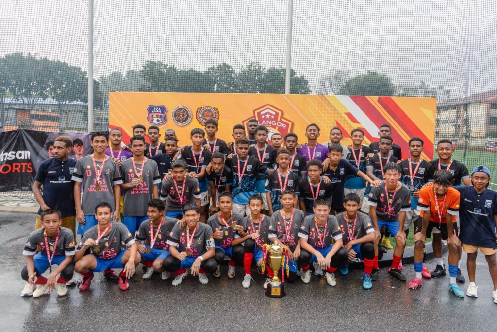 Papua Football Academy Cetak Sejarah di Selangor Open dan Piala Barati 2014