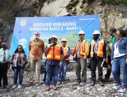 Freeport Indonesia Bangun Jembatan Hubungkan Kampung Banti 2 dan Banti 1