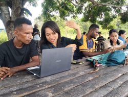 KEREN !!! Berkebun Sambil Belajar Microsoft Office di Kebun Tuli Yotoro