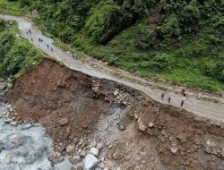 Freeport Perbaiki Jalan dan Jembatan Rusak Akibat Banjir di Kampung Waa Banti