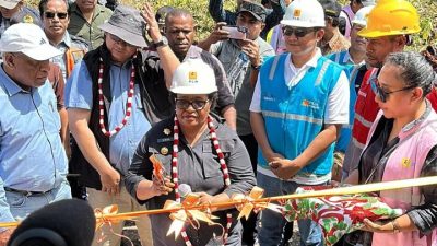 Resmikan Desa Berlistrik di Daerah 3T, Pj Gubernur Papua Tengah: Kepulauan Moora Kini Terang Benderang