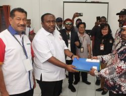 Daftar di Hari ke Dua, Pasangan Jhon-Marthin Diantar Ribuan Massa