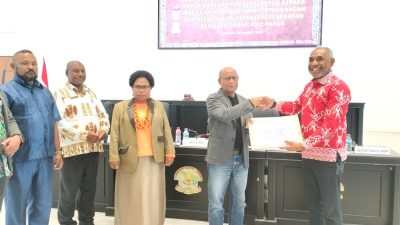 KPU Papua Serahkan Dokumen Bacagub dan Bawacagub kepada MRP