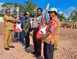 Pemda Jayawijaya Bantu Peralatan dan Dana Pembinaan Bagi 15 Kelompok Musik