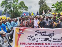 KPUD Puncak Deklarasikan Kampanye Damai dengan Berkeliling Kota Ilaga  