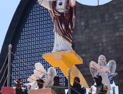 Mari-Yo, Didampingi Tokoh Adat, Ziarah ke Makam dan Situs Keagamaan di Enggros-Tobati