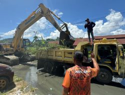 Setelah Organda, MARI-YO Kirim Excavator Bersihkan Kali Belakang Pasar Youtefa