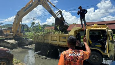 Setelah Organda, MARI-YO Kirim Excavator Bersihkan Kali Belakang Pasar Youtefa