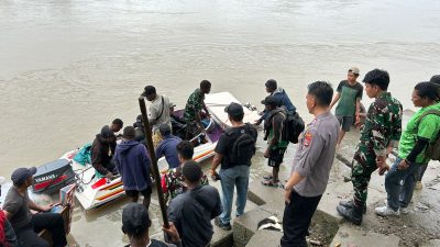 Polisi Kawal Distribusi Logistik di Yahukimo Lewat Sungai dan Udara