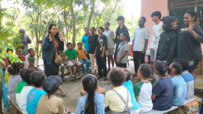 MAKIN SERU!!! Menoken Kelas ke-3 English di Hena CLC Diselingi Game