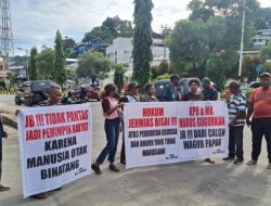 Tuntut Keadilan, Keluarga Rewang ke Polda Papua