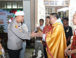 Wakapolda Papua Sampaikan Pesan Kamtibmas Saat Kunjungan ke Gereja  di Malam Kudus