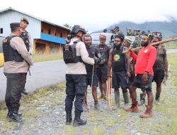 Aparat Gabungan TNI-Polri di Puncak Jaya Gelar Patroli Dialogis