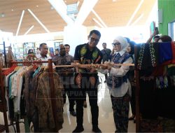 PJ Gubernur Rudy Sufahriadi Launching Booth Dekranasda di Bandara Mopah Merauke
