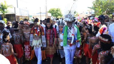 Tiba di Merauke, Ribuan Warga Sambut Kedatangan Gubernur dan Wakil Gubernur Papua Selatan
