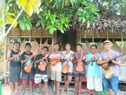 Menoken Ukulele di Sekolah Budaya Namblong