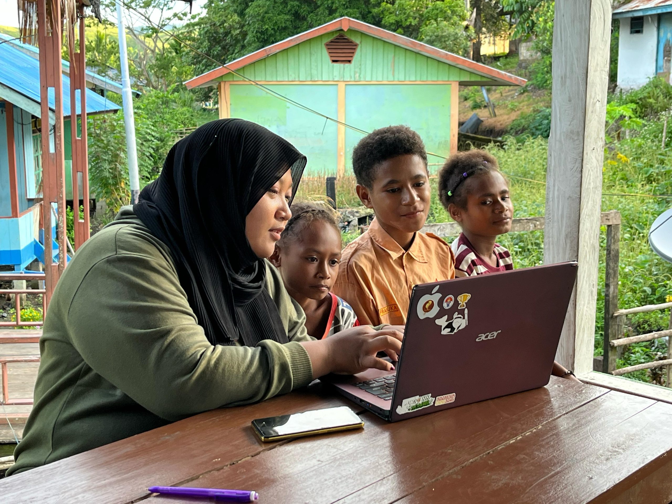Menoken Nokeners Abar: Menoken Laptop Berkelanjutan, Biar Kitong Makin Pintar ...