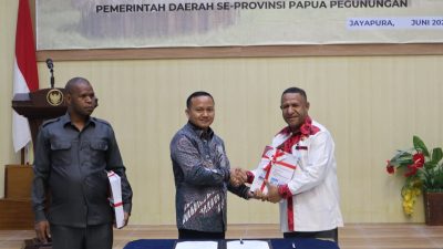 Pegunungan Bintang Cetak Hattrick WTP Bersama Bupati Spei Bidana