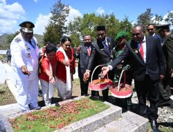 Peringati HUT-80 RI, Wagub Papua Pegunungan Ones Pahabol Pimpin Ziarah ke TMP Wamena