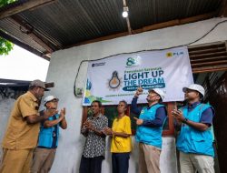 Wujudkan Mimpi 204 Keluarga Prasejahtera di Papua, PLN Salurkan Pasang Listrik Gratis