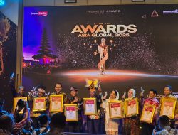 Terus Berinovasi Ditengah Konflik, Bupati Elvis Tabuni Raih Dua Penghargaan Pemimpin Terbaik