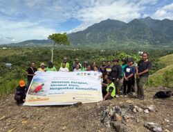 Masyarakat Adat Hijaukan Bukit Hena, Pulihkan Lahan yang Mulai Gersang
