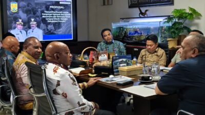 Bupati Elvis Tabuni Temui BNPB Pusat Usulkan Pembangunan 250 Unit Rumah untuk Masyarakat