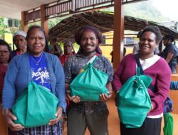 Freeport Berbagi Kasih Natal dengan Masyarakat di Sekitar Wilayah Operasional