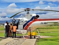 Bupati Jayawijaya Tinjau Longsor dan Salurkan Bantuan di Pobiatma