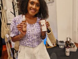 Angkat Bahan Lokal, Papua’s Best Curly Mencuri Hati di Noken Diversity
