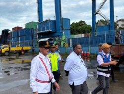 Gubernur Elisa Kambu Didampingi Kepala Distrik Navigasi Sorong Tinjau Posko Nataru