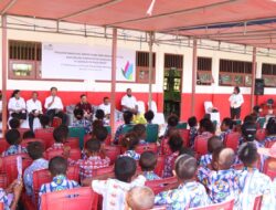 Srikandi PLN Bekali Siswa SD YPK Warsambin Soal Keselamatan Listrik