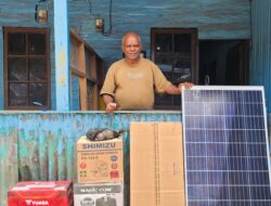 Pemerintah Pusat Bantu Tokoh Adat Mee Perbaikan Rumah dan Panel Surya