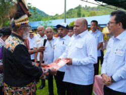 Masyarakat Adat Tepera Wauna Serahkan Hak Guna Pakai Pesisir Depapre