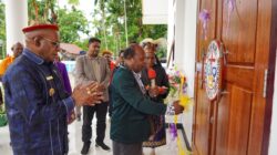 Bupati Puncak Elvis Tabuni Resmikan Gedung Gereja GKII Jemaat Petrus Kalimangga di Nabire