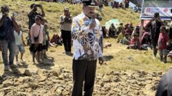 Wabup Puncak Naftali Akawal  Letakkan Batu Pertama Pembangunan Gereja GKII Rehobot Nipuralome
