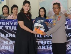 Satgas Damai Cartenz Terima 2.500 Paket Peralatan Sekolah untuk Siswa Papua
