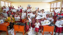 Pertamina Salurkan 105 Paket Perlengkapan Sekolah Lewat Program SESAMA di Sentani